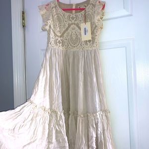 Joyfolie girls dress. Cream,beautiful for photos.NWT


*this is a cat household*